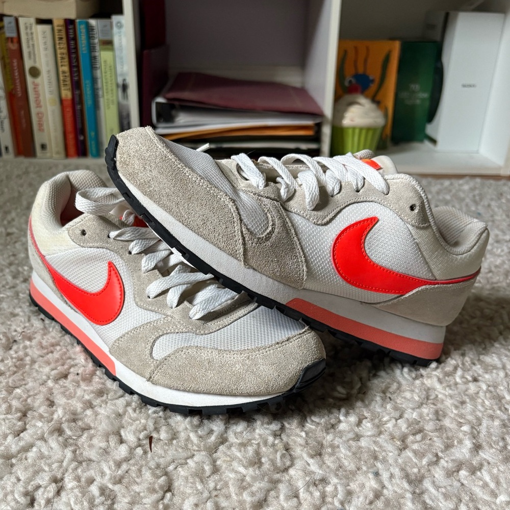 Nike MD Runner 2 Women’s Sneaker